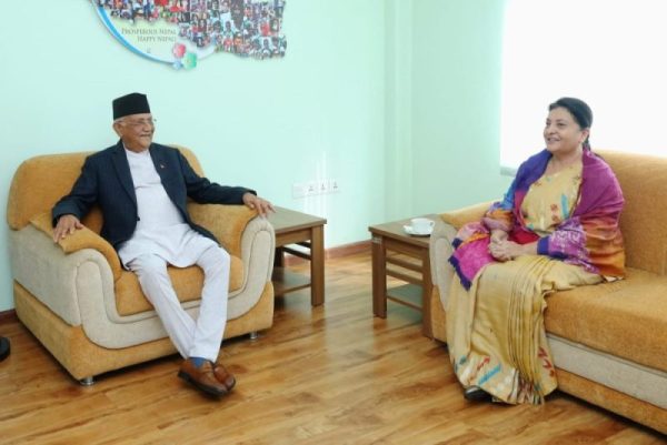 प्रधानमन्त्री ओली र पूर्वराष्ट्रपति भण्डारीबीच च्यासलमा भेटवार्ता