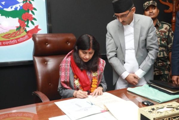 नवनियुक्त मन्त्री न्यौपानेद्वारा पदबहाली