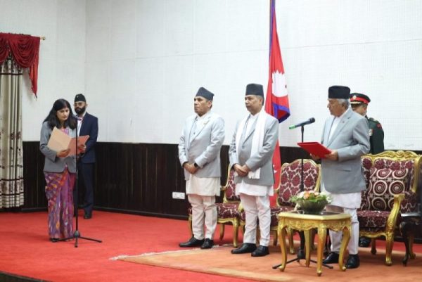 नवनियुक्त संघीय मामिला मन्त्री न्यौपानेले लिइन् शपथ