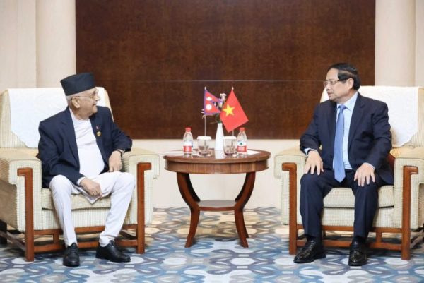प्रधानमन्त्री ओली र भियतनामका प्रधानमन्त्रीबीच तियान्जिनमा भेटवार्ता