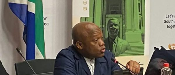 नाइजेरियामा सामूहिक हिंसापछि भाग्ने क्रममा डुंगा पल्टिँदा १५ जनाको डुबेर मृत्यु