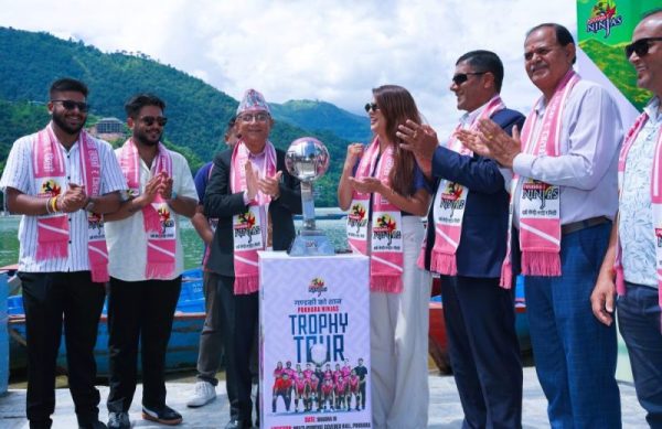 फेवाताल किनारबाट एभरेष्ट महिला भलिबल लिगको ट्रफी अनावरण