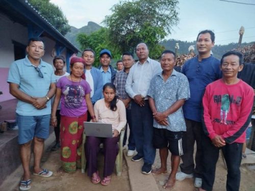 दृष्टिविहीन विद्यार्थीलाई ल्यापटप सहयोग