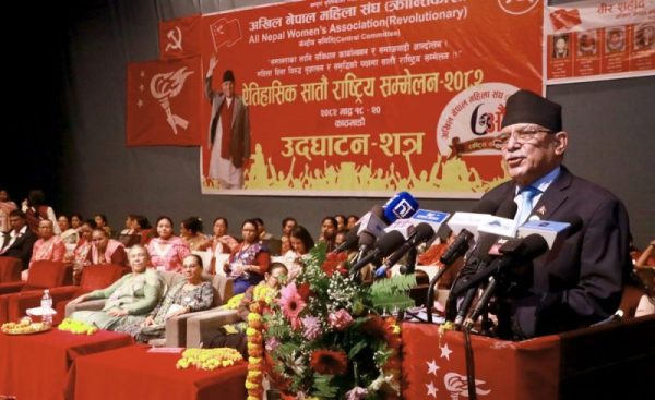 सरकार कांग्रेस र एमालेले नभई बिचौलियाले चलाएको  छः प्रचण्ड