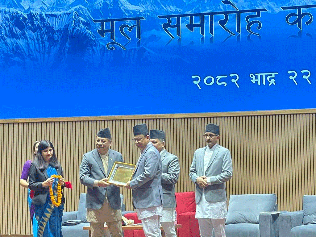 निजामती सेवा पुरस्कारद्वारा महानिर्देशक बराल सम्मानित