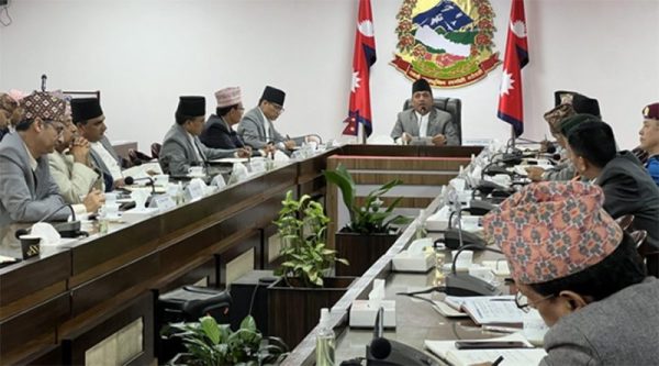 आधारभूत सेवा प्रवाहका विषयमा मुख्यसचिव अर्यालद्वारा सचिवहरुसँग छलफल