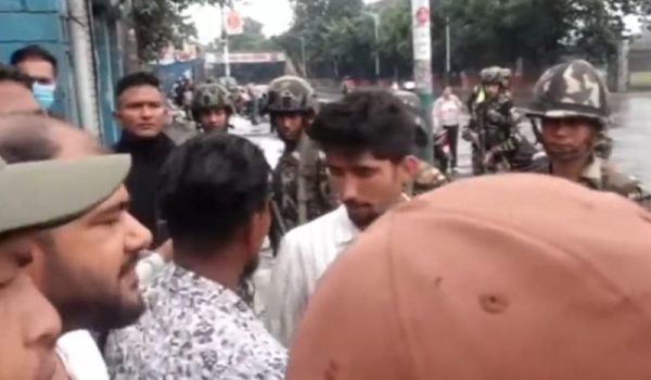 सैनिक मुख्यालय अगाडि जेनजीको  ‘तमासा’, तस्बिरमा