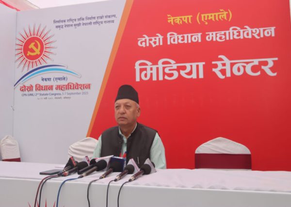 एमालेको नेतृत्वमा अध्यक्ष ओलीको विकल्प नभएको प्रतिवेदन पेस