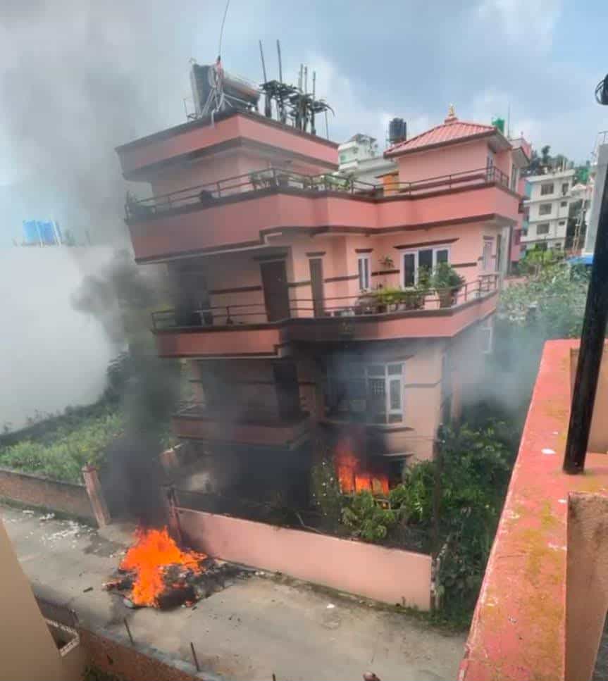 रमेश लेखकको घरमा आगजनी