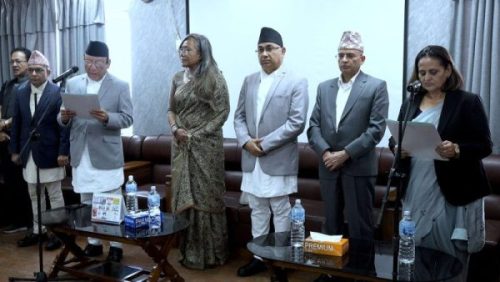 महान्यायाधिवक्ता भण्डारीद्वारा शपथ ग्रहण