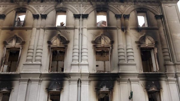 यातायात र सडक विभागको भवनमा लागेको आगो अझै निभाइँदै