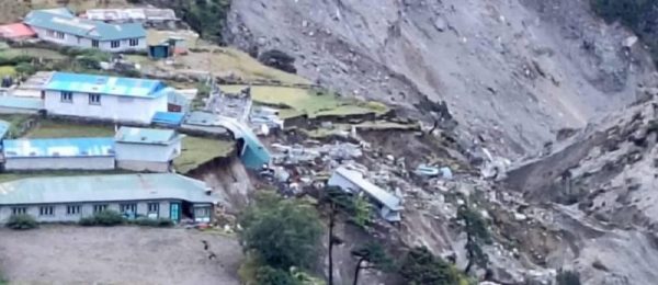 सोलुखुम्बुमा बाढीले ५ घर बगायो