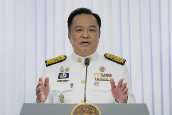 शाही अनुमोदनपछि थाई टाइकुन अनुतिन चार्नविराकुलद्वारा प्रधानमन्त्रीको पदभार ग्रहण