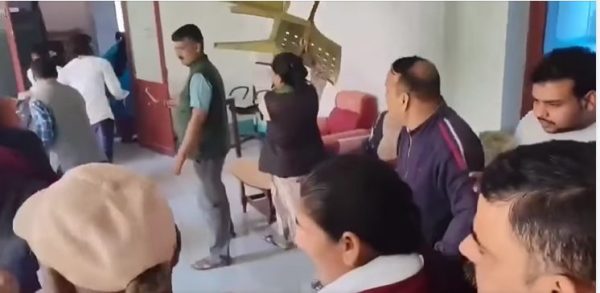 मधेशमा मुख्यमन्त्री नियुक्ति प्रकरणः कर्मचारी र सुरक्षाकर्मीमाथि असन्तुष्ट समूहको आक्रमण