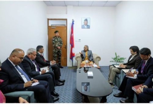 प्रधानमन्त्री कार्कीसँग भारतीय विदेश अतिरिक्त सचिव महावरको भेट