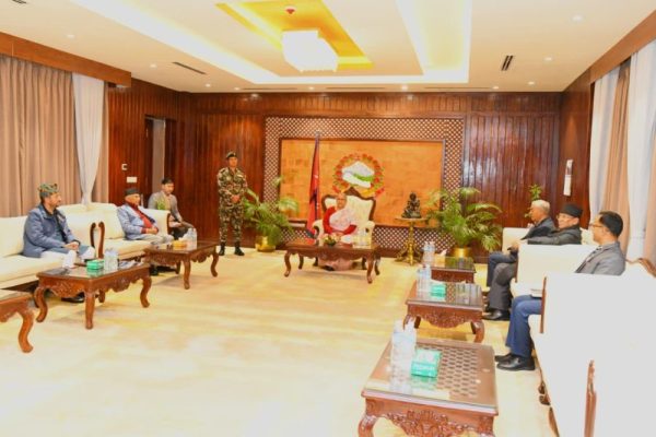 तीन दलका शीर्ष नेतालाई प्रधानमन्त्रीको आग्रहः स्थिर र दिगो लोकतन्त्रका लागि चुनाव सफल पारौं