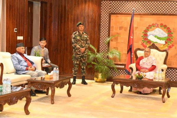 प्रधानमन्त्री र तीन दलका शीर्ष नेता  छलफलमा