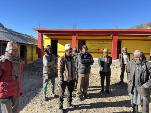 बालबालिकाले पक्की भवनको कक्षा कोठामा बसेर पढ्न पाउँदा…