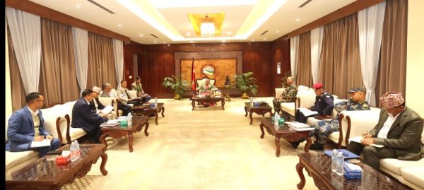 निर्वाचन तयारी र सुरक्षा अवस्थाका विषयमा सबै सुरक्षा निकायका प्रमुखहरूसँग प्रधानमन्त्रीले लिइन् जानकारी