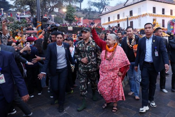 प्रधानमन्त्री कार्कीद्वारा पशुपतिनाथको दर्शन