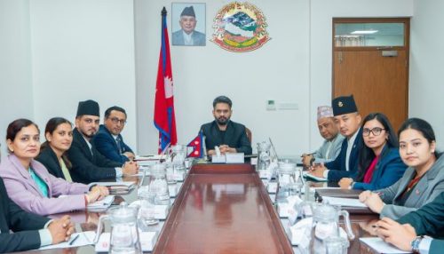 प्रधानमन्त्री र मन्त्रीहरुलाई गोप्य मोबाइल वितरण नगरिएको सरकारको दाबी