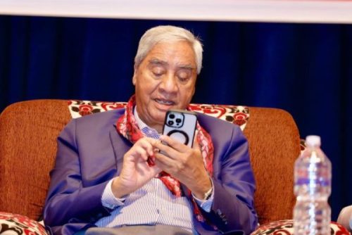 पत्नी आरजुलाई लिएर सिंगापुर उडे देउवा