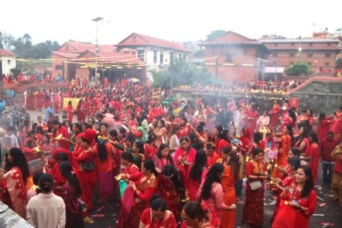 पशुपतिनाथलगायत देशभरका शिवालयमा भक्तजनको घुइँचो