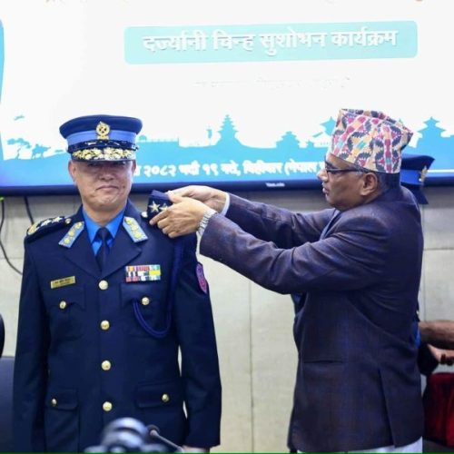 नवनियुक्त  आइजिपी खापुङलाई दर्ज्यानी चिन्ह प्रदान