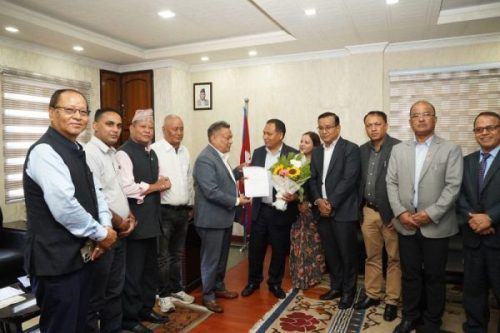 काम नगरेर वर्षौंसम्म आयोजना अलपत्र पार्ने निर्माण व्यवसायीसँगको ठेक्का तोडिनेछः मन्त्री घिसिङ