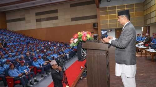 उच्च मनोबलका साथ काम गर्न प्रहरीलाई गृहमन्त्री अर्यालको निर्देशन