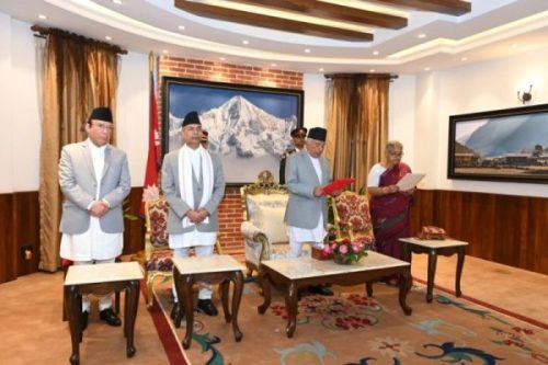 नवनियुक्त प्रधानमन्त्री कार्कीले लिइन् शपथ