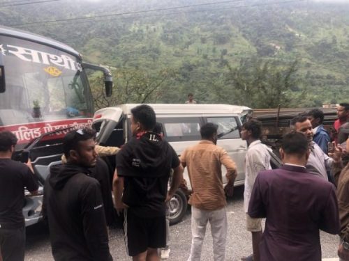 नारायणगढ-मुग्लिन सडकको गाईघाटमा एकसाथ ठोक्किए सात सवारीसाधन