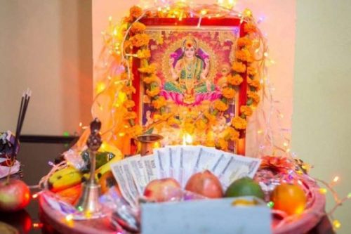धन धान्यकी देवी लक्ष्मीको पूजा गरी लक्ष्मी पूजा मनाइँदै
