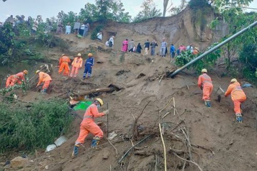 हिमाचलमा पहिरोमा  बस पर्दा १५ जनाको मृत्यु