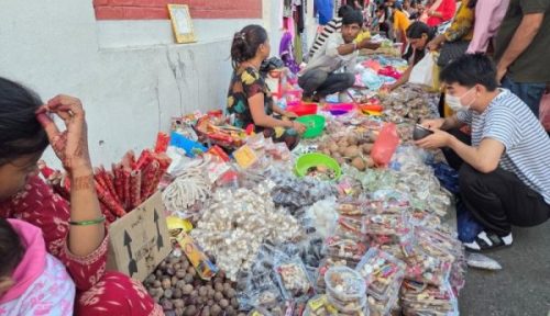 तिहारमा मिठाइ, किसमिस र झिलिमिली बत्तीको व्यापार बढ्यो
