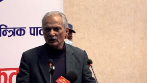 गाडी पार्किङ प्रकरणको सत्यतथ्य छानबिन गर्न बाबुराम भट्टराईको माग