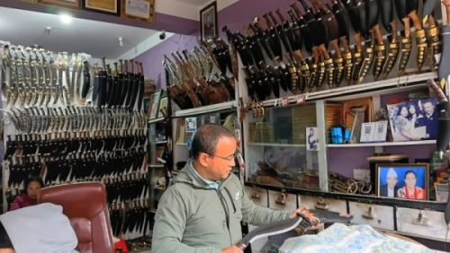 भोजपुरमा बन्छन् पाँच सयदेखि ५२ हजारसम्मका ‘भोजपुरे खुकुरी’