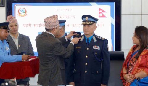 प्रहरी महानिरीक्षक कार्कीलाई दर्ज्यानी चिह्न प्रदान