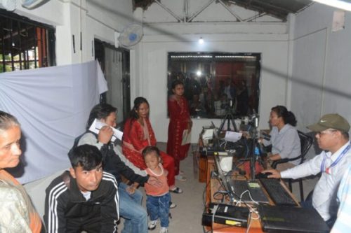 पालिकाबाट राष्ट्रिय परिचयपत्र वितरणहुँदा सेवाग्राहीलाई सहज
