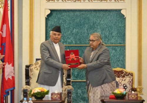 सम्पूर्ण ध्यान चुनावमा केन्द्रित गर्न सरकारलाई राष्ट्रपतिको सुझाव