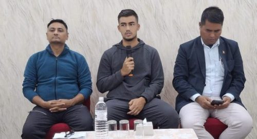 भियतनाममा युटिआर अन्तर्राष्ट्रिय टेनिस खेल्दै अभिषेक