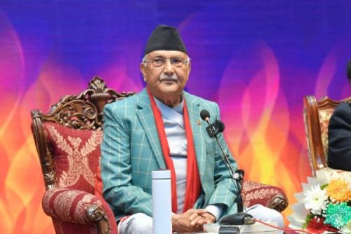 ओलीको टिप्पणीः नयाँ भनिएका दलको एकता घैँटामा बोकेको पानीले महासागरसँग प्रतिस्पर्धा गरेजस्तो