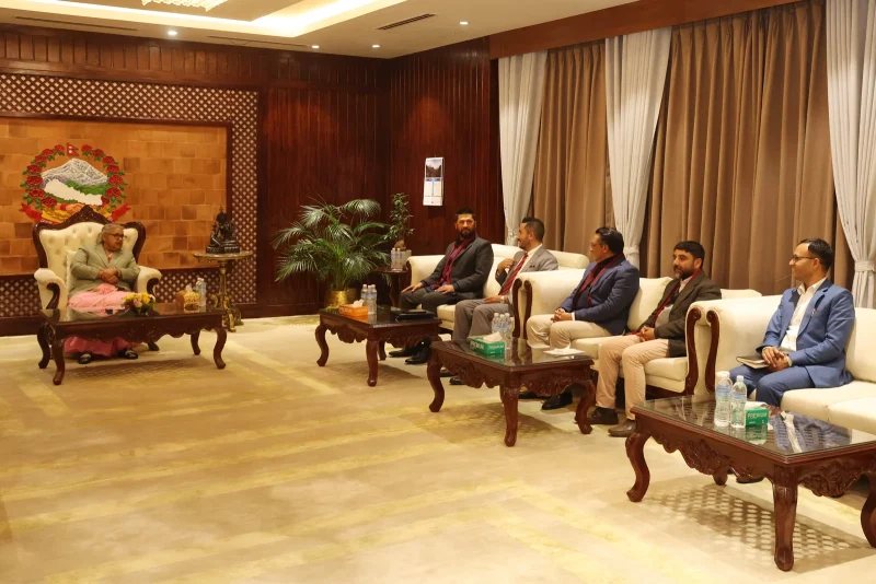 प्रधानमन्त्रीसँग रास्वपाका नेताले भने- फागुन २१ मै निर्वाचन हुनुपर्छ