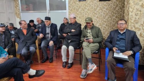 कांग्रेसमा महाधिवेशन विवादः शेखर कोइरालाले गरे आफू निकट नेताहरुसँग छलफल
