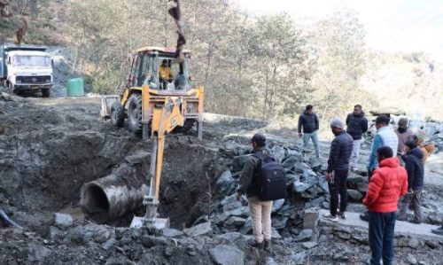 माटो मिसाएर गरिएको ढलान जनप्रतिनिधिले भत्काइदिए
