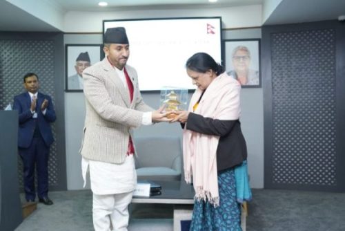 देश बनाउन कर्मचारीको भूमिका महत्वपूर्ण : सञ्चारमन्त्री खरेल