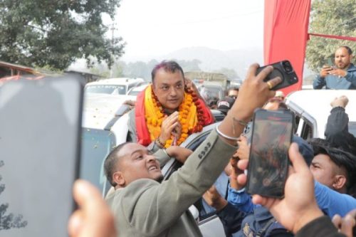 घरदैलो अभियानका लागि गगन थापा सर्लाहीमा