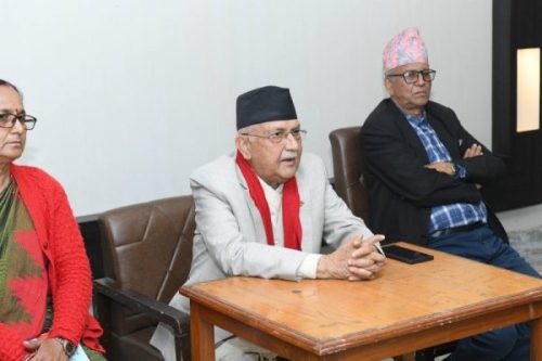 ओलीको प्रश्नः मैले बालेनको  घरअगाडि बाटो र पुल बनाइदिएको छु,  झापामा उहाँले के गर्नुभएको छ ?
