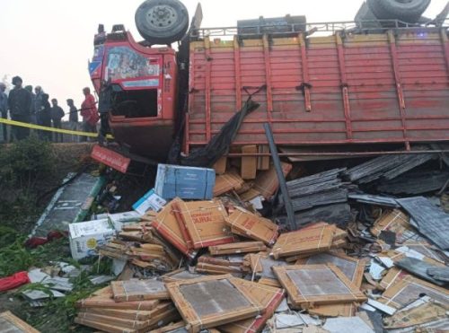 सुनसरीमा ट्रक पल्टिँदा पाँच जनाको मृत्यु, तीन घाइते