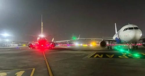 भारतमा  दुई जहाजको पखेटा आपसमा ठोक्कियो